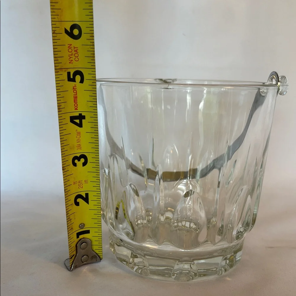 VINTAGE ! ELEGANT CLEAR GLASS ICE BUCKET. Elegant